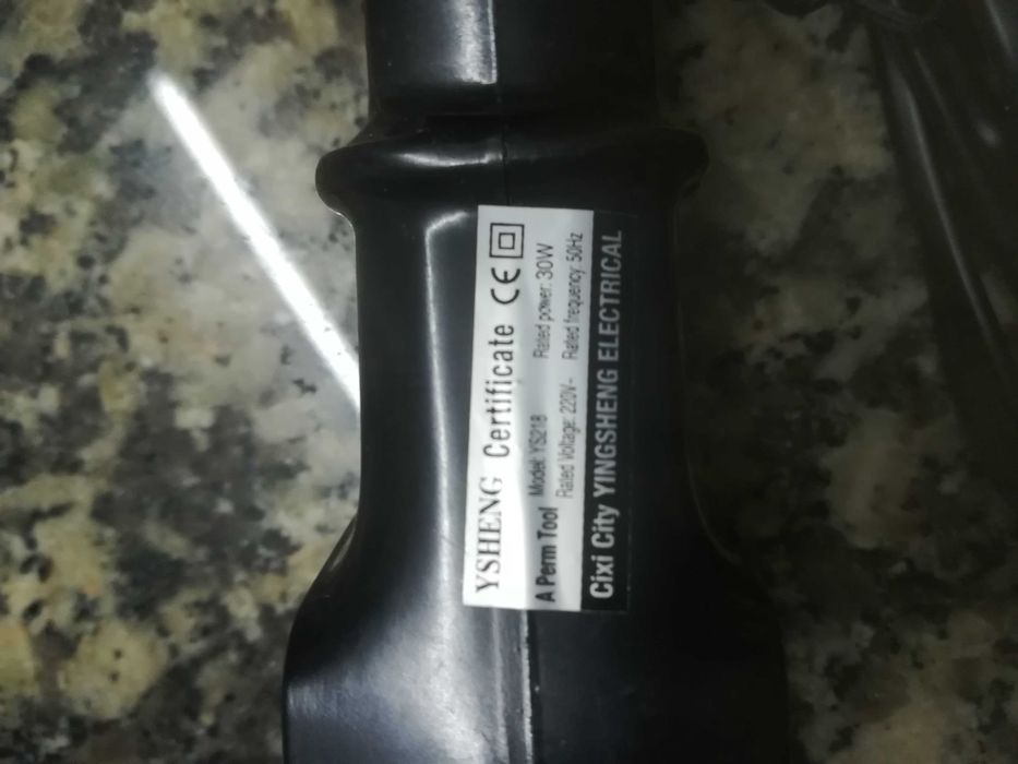 HOJE SÓ 10€Aquecedor a óleo DELBA eAlisador de cabelo prancha