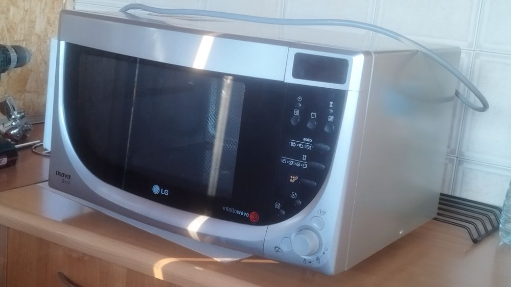 Kuchenka mikrofalowa LG w pełni sprawna