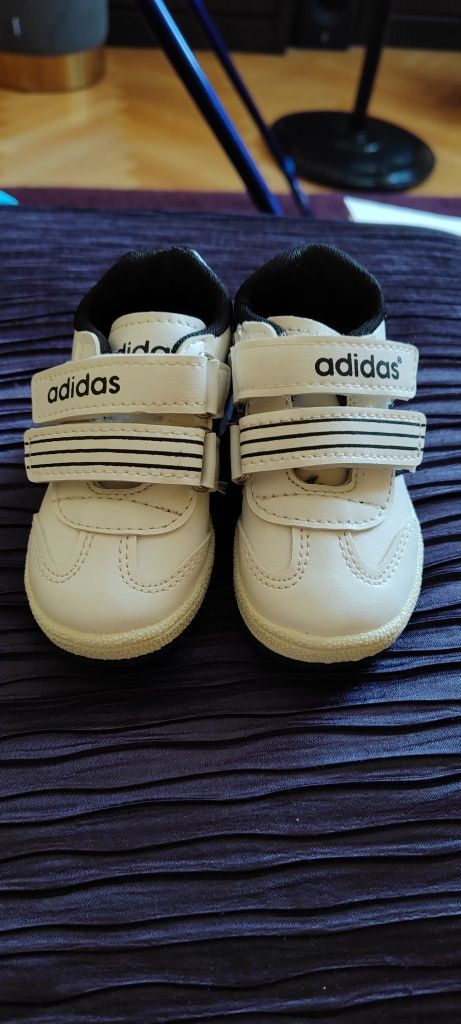 Buty / adidasy Adidas r. 21, ze świecącą podeszwą