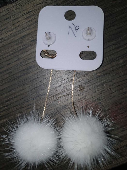 Brincos novos compridos