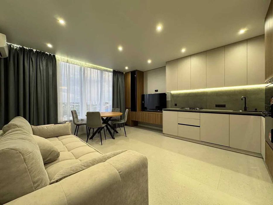 Шикарна двійка з кухнею-студією поблизу центру