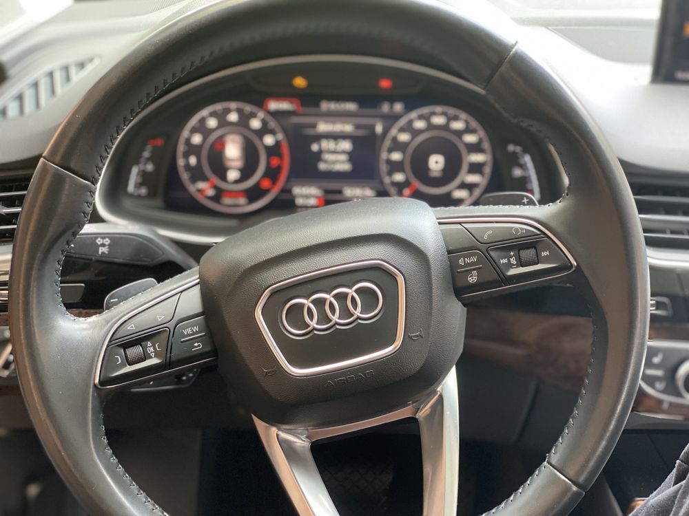 AUDI Q7  2018 року у гарному стані