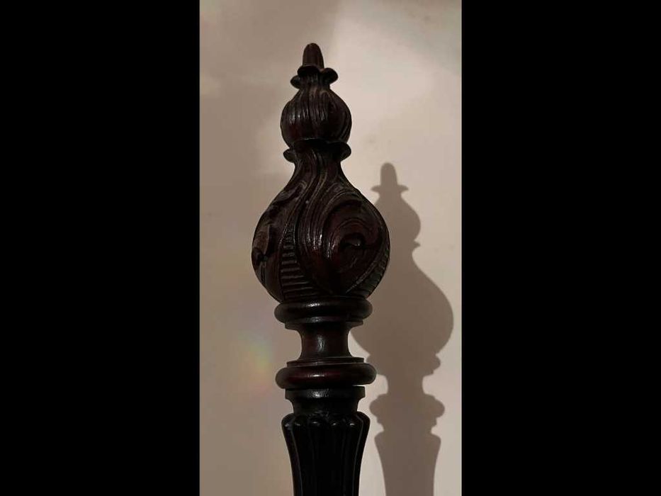 Cama de casal antiga/vintage de madeira escura