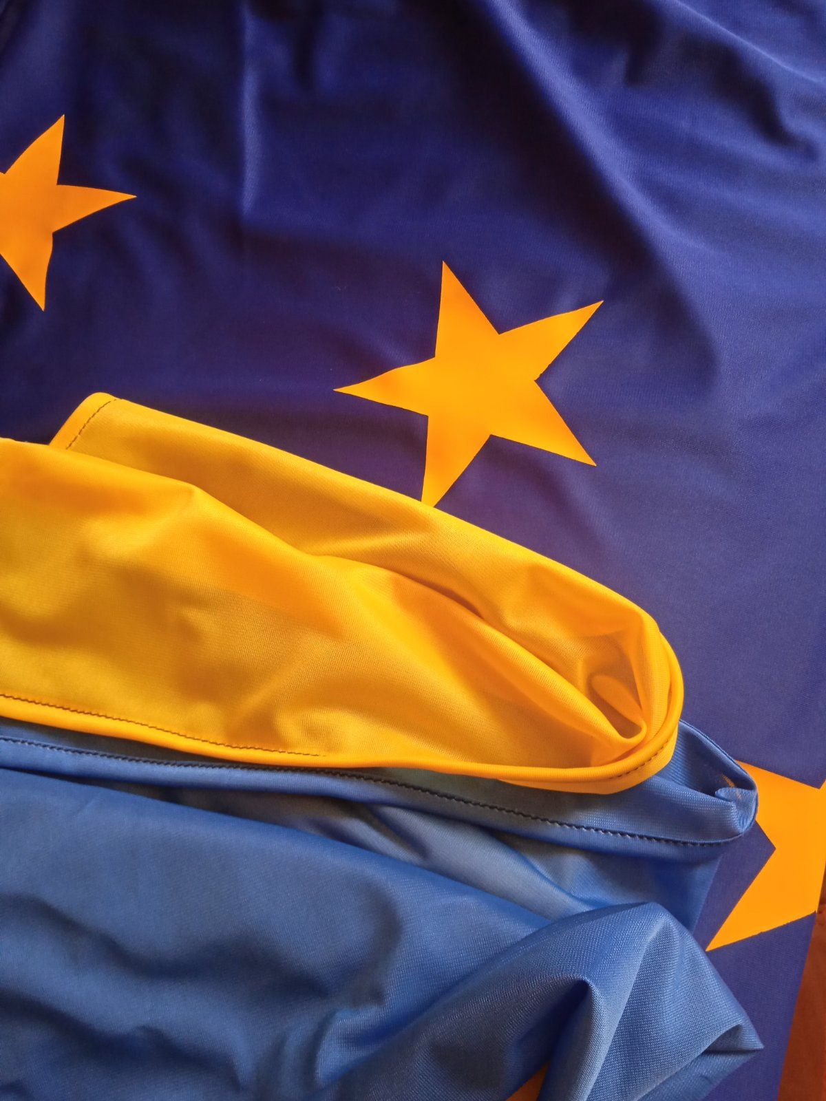 Прапор України та Євросоюзу
