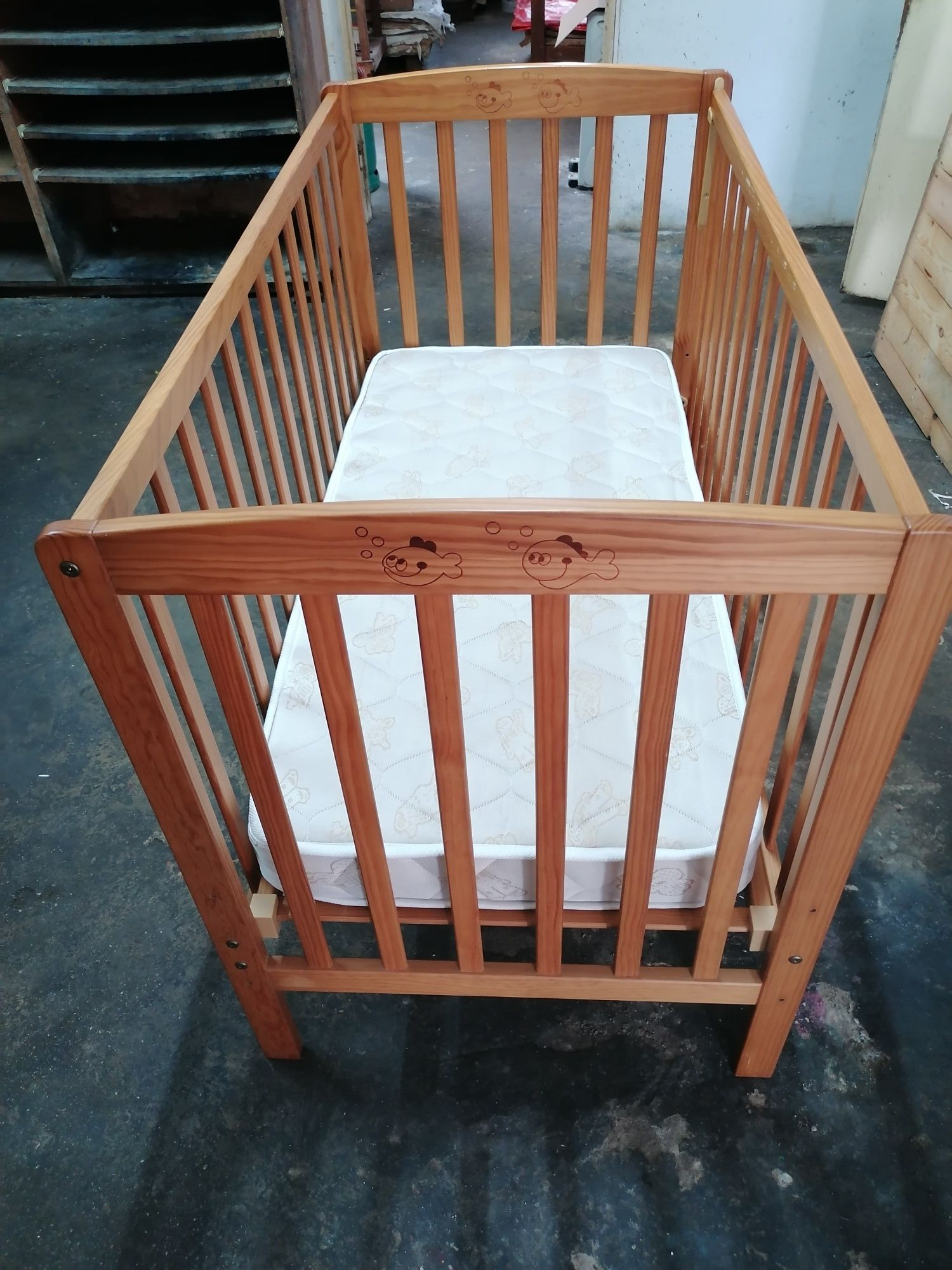 Cama de bebé nova