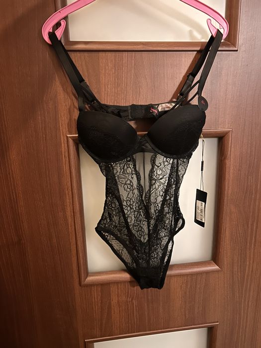 Nowe czarne koronkowe body