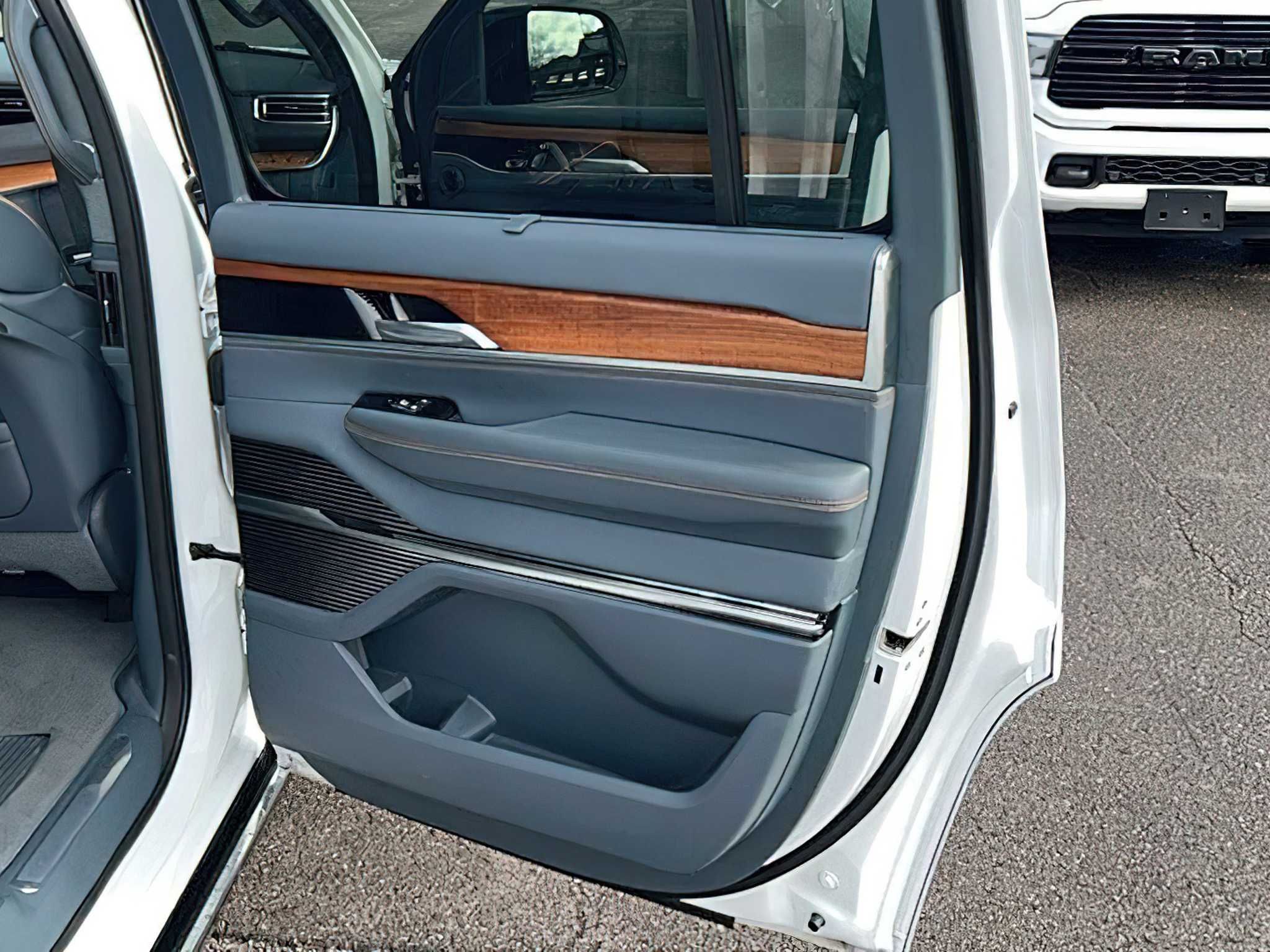 Jeep Wagoneer SERIES II  2023