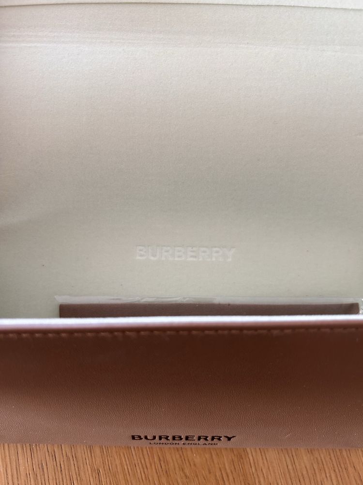 Burberry nowe etui na okulary.