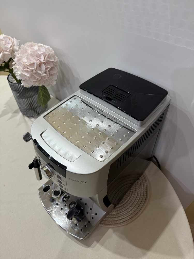 Кавомашина/кофеварка Delonghi Magnifica S
