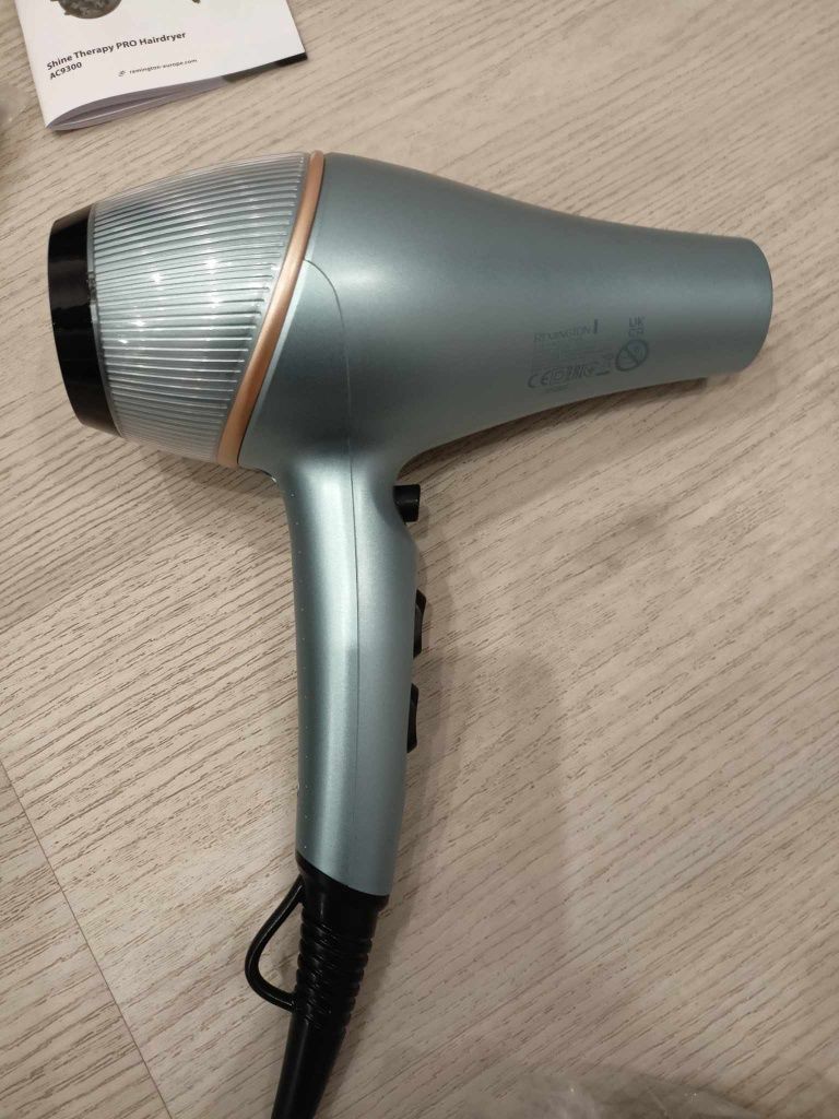 SUSZARKA Remington Shine Therapy PRO AC9300
AC9300
