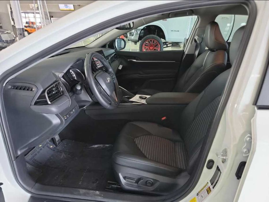 2022 Toyota Camry HYBRID SE