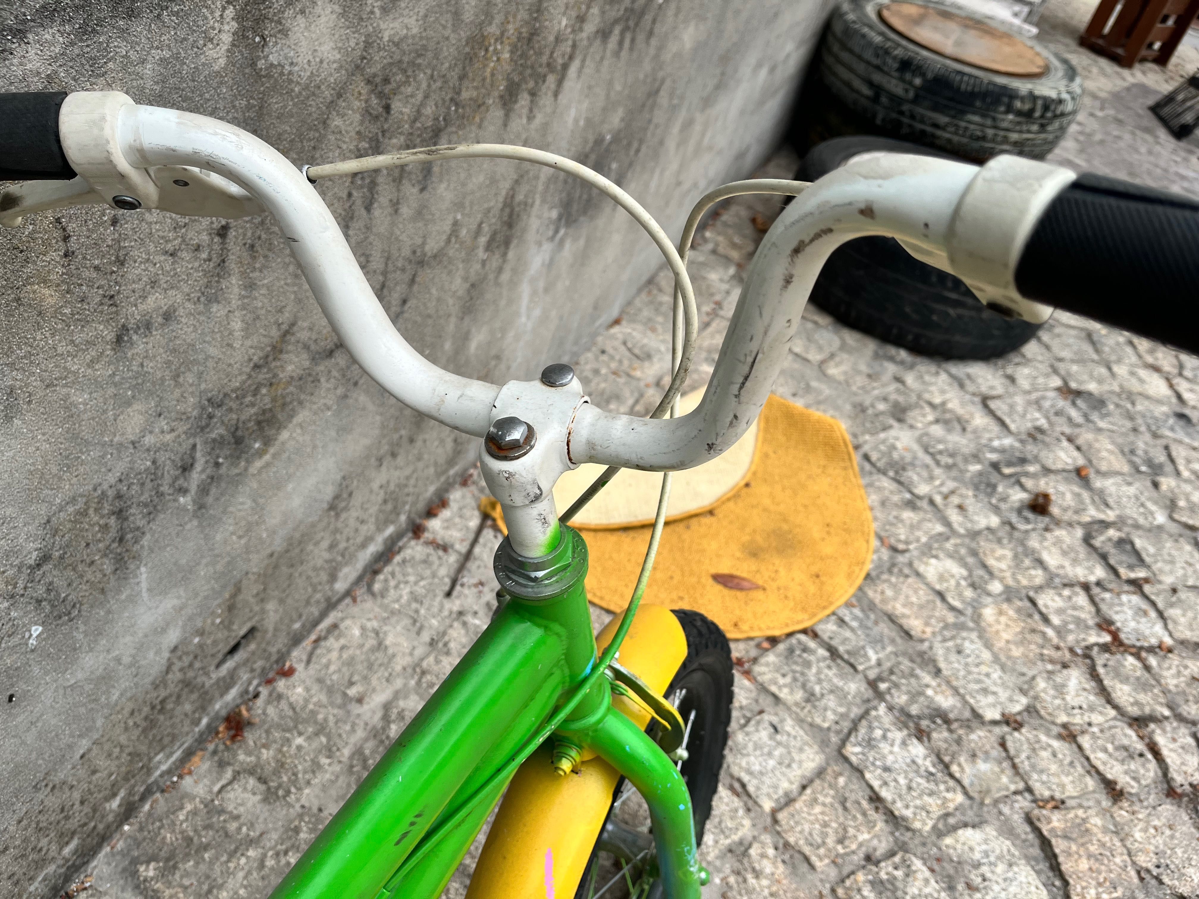 Bicicleta pequena (peças )