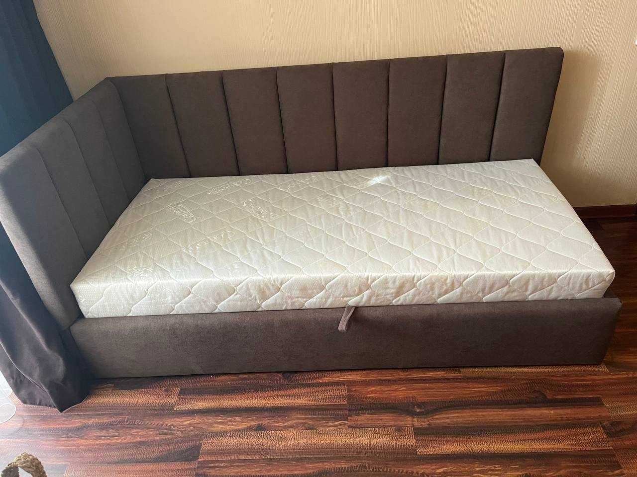 Детская мягкая кровать 100*200 с бортиком