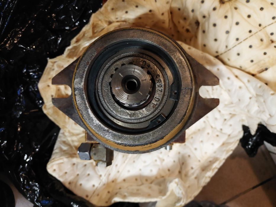 Silnik hydrauliczny koparki Liebherr, napęd jazdy i  przekladni