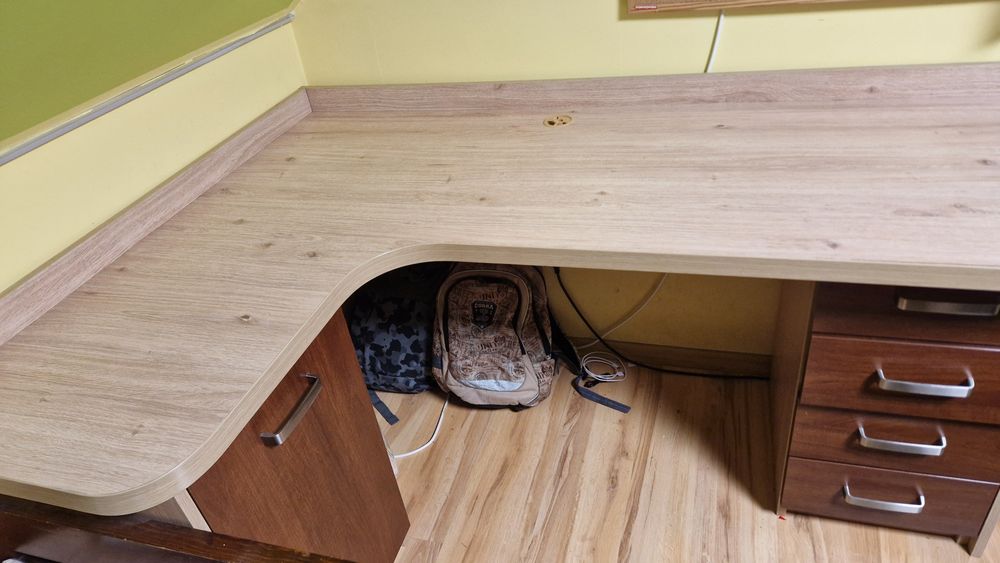 Biurko narożne solidne