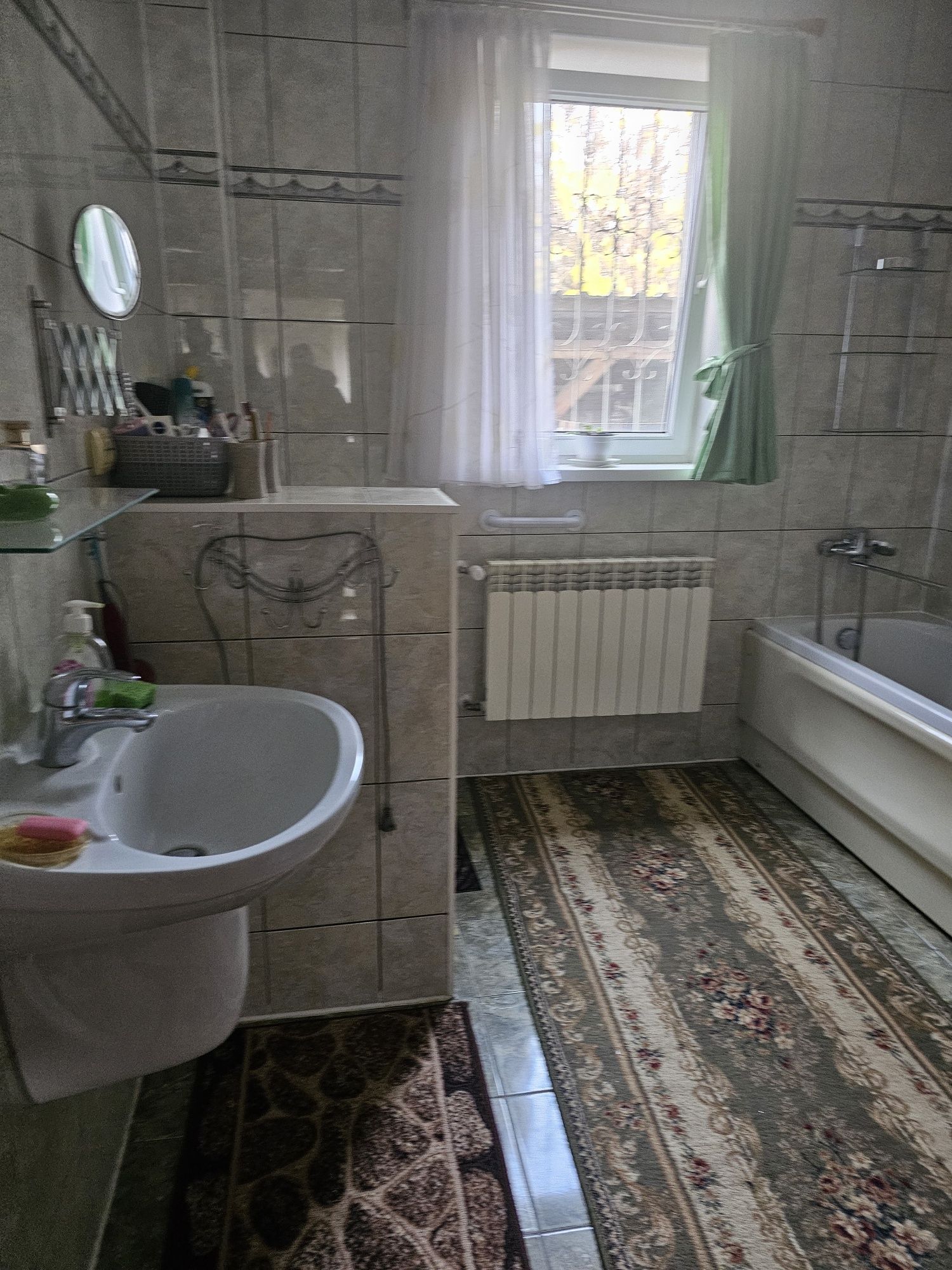ПРОДАМ ДОМ ВКременчуге.рн КРЮКОВ.Дом 2х этажный ,кирпичный.Возле Днепр