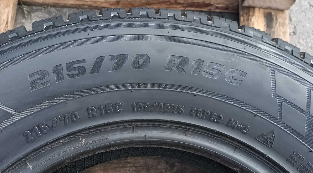 Pirelli Carrier Winter opony zimowe 215/70/15C - 2 szt. R15 W-wa WK