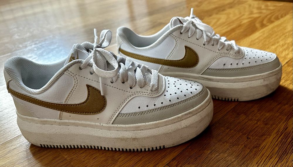 Sapatilhas Nike brancas