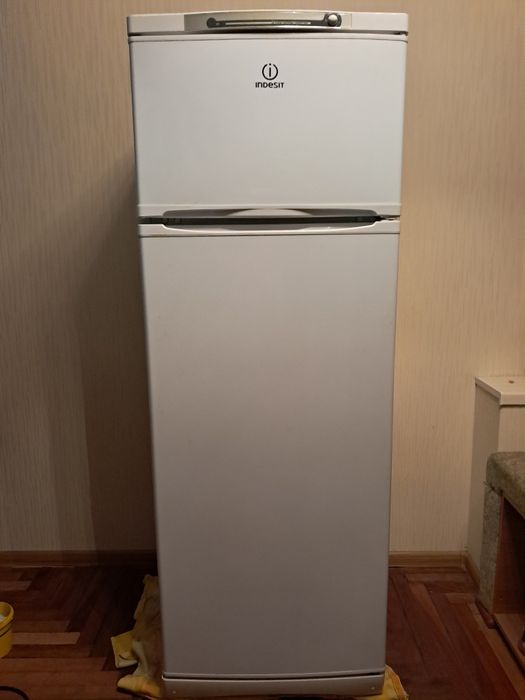 Холодильник Indesit