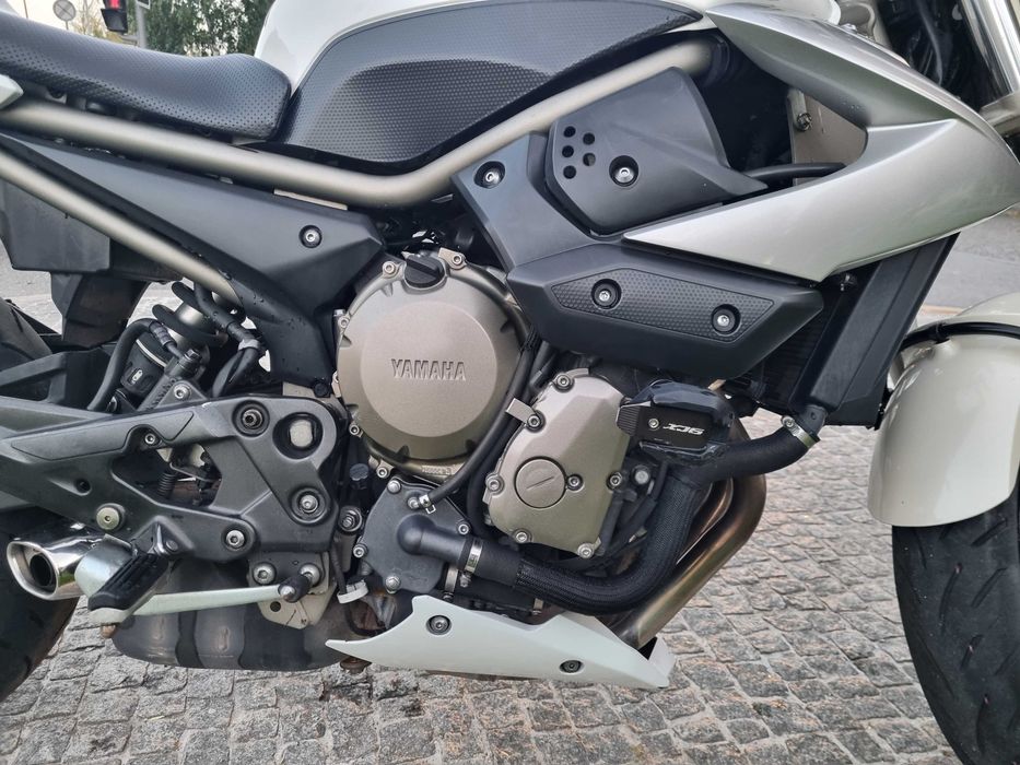 Yamaha XJ6 (Carta A2 - 35 kw - deslimitada) 2010