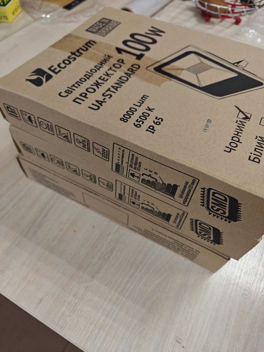 Світлодіодний прожектор Ecostrum 100W IP65 8000Lum чорний