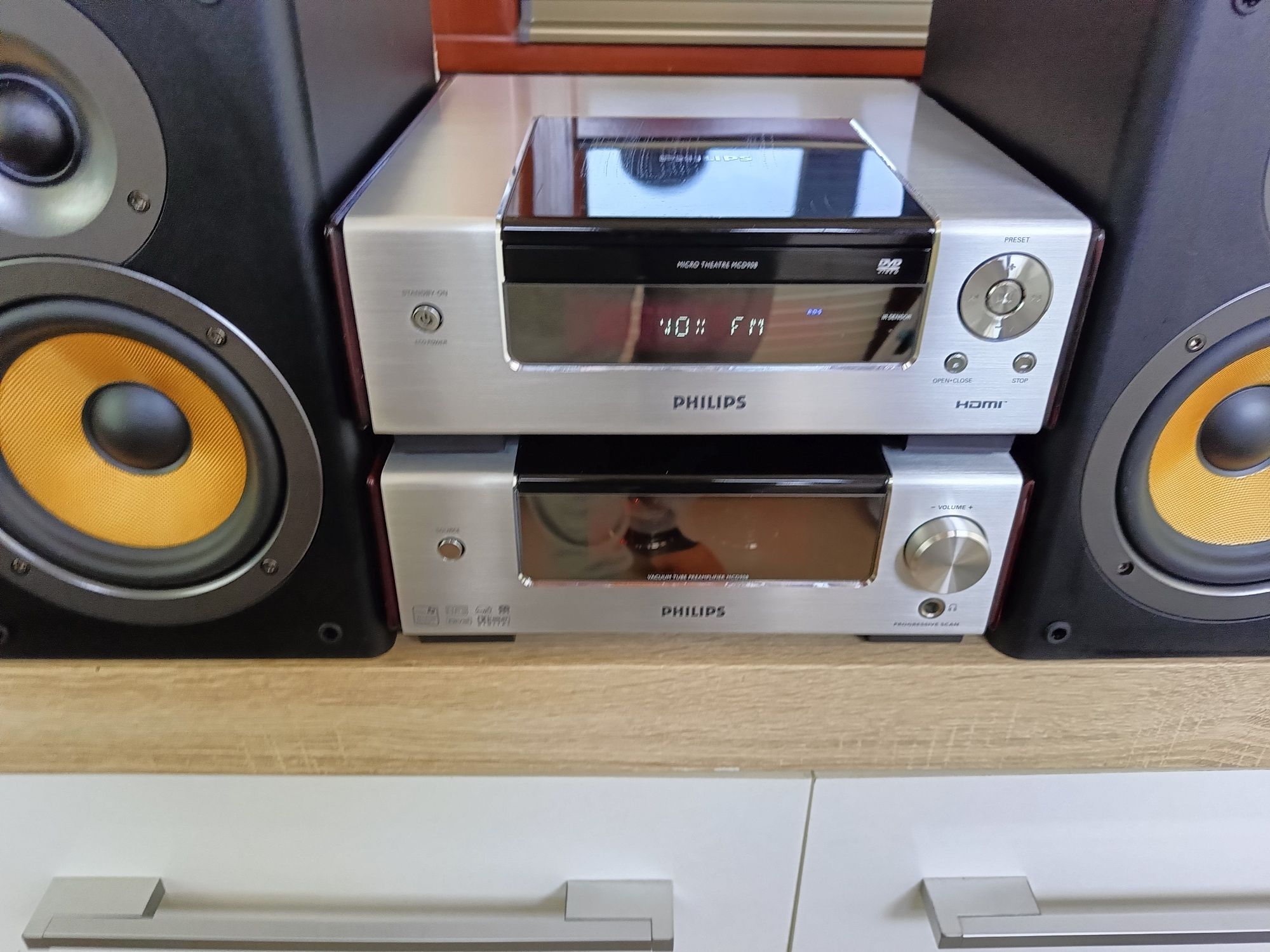Wieża Philips MCD 908 z kolumnami