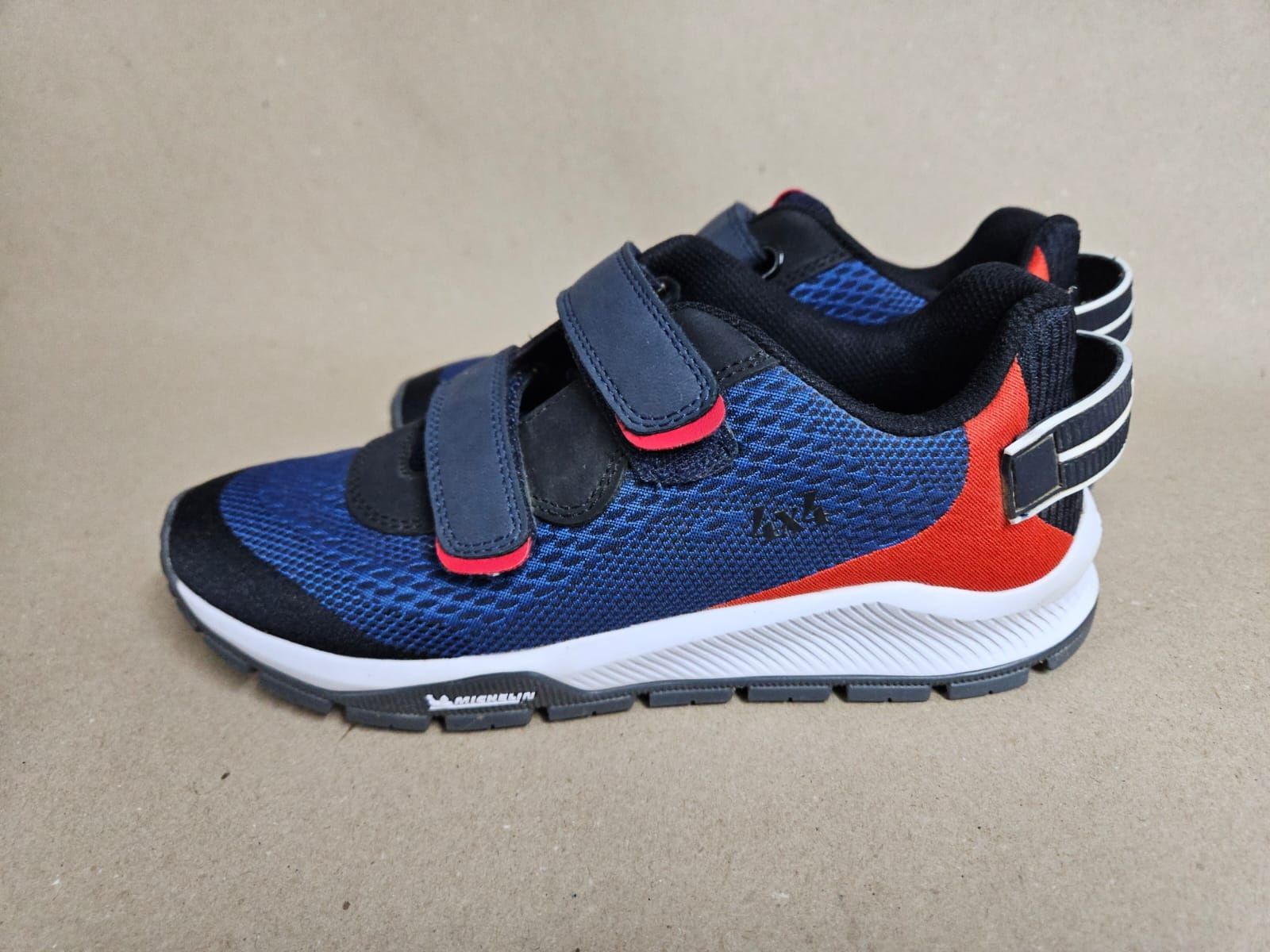 Sneakersy Primigi Tess Maglia 37