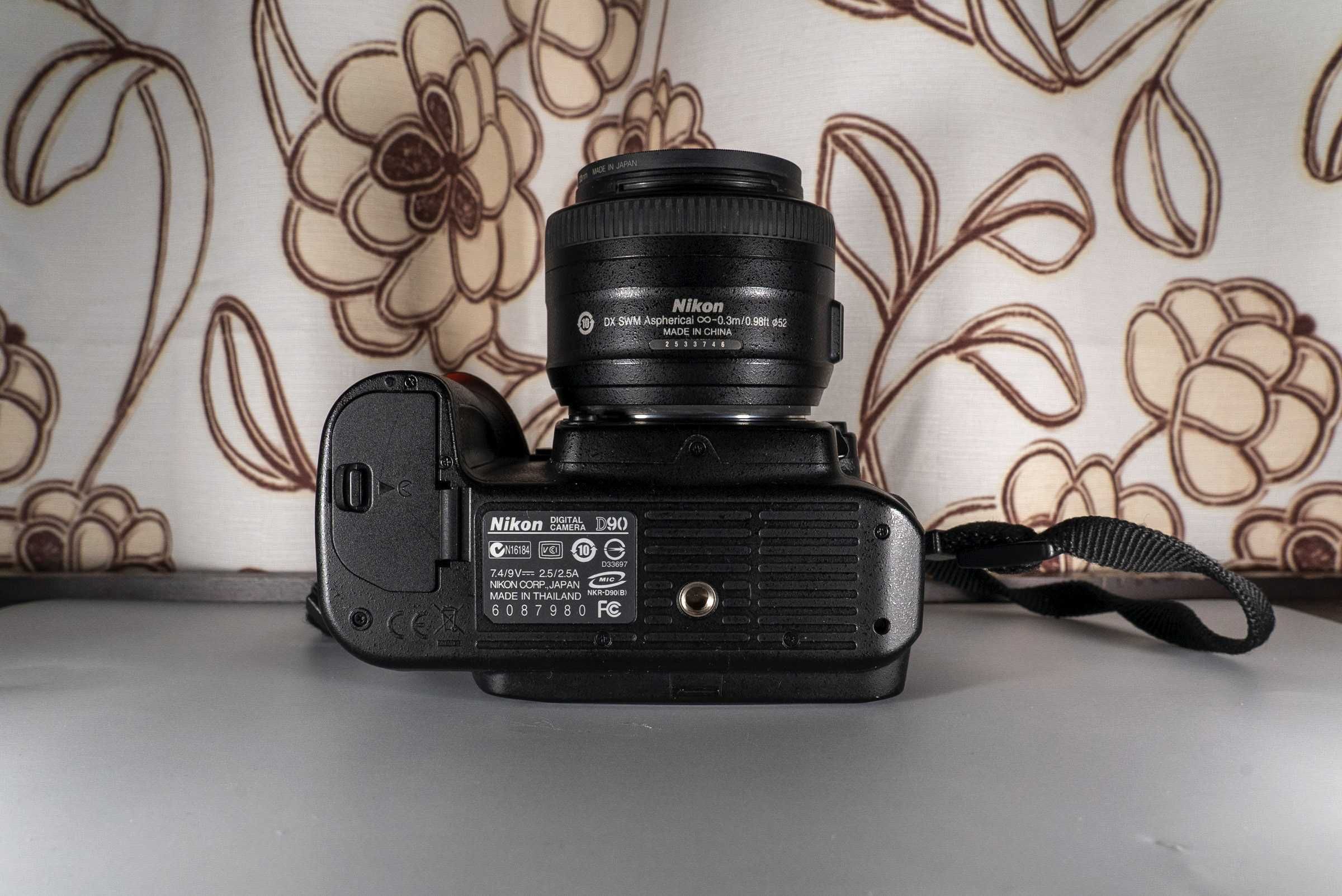 Nikon D90 /3x SanDisk/pilot