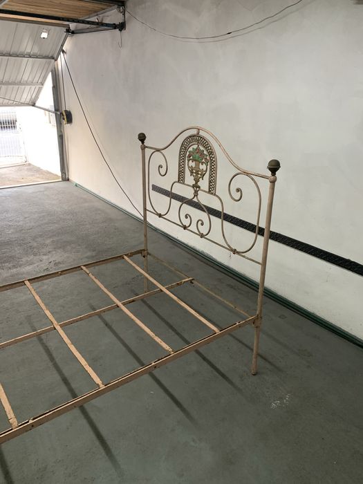 Cama de Ferro Antiga