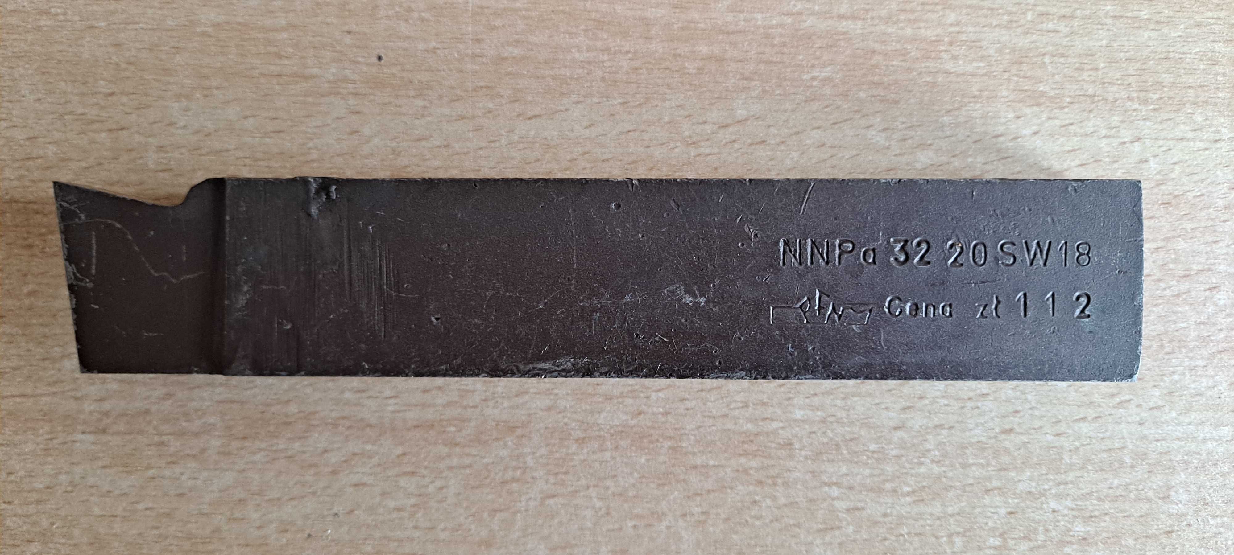 Nóż tokarski NNPa 32x20 SW18