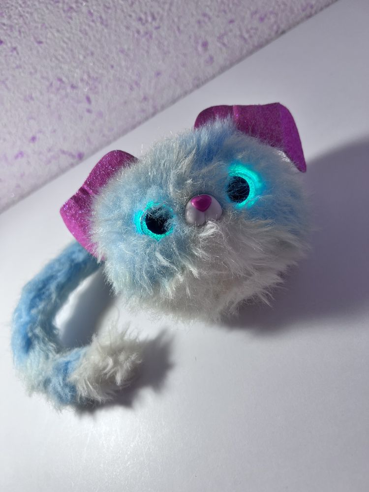 Продам мягкую игрушку. Звуки , мелодия и святятся глаза