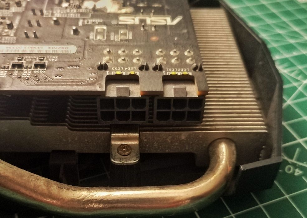 ASUS Radeon R9 270X 2GB