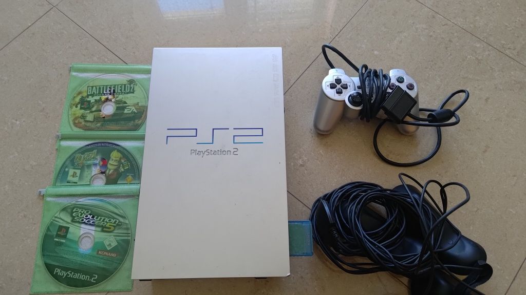 Vendo PS2 com comando e jogos