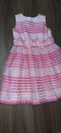 Розовое платье на девочку 4-5 лет.