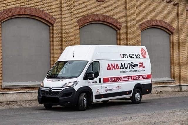 Wynajem aut osobowych / busów