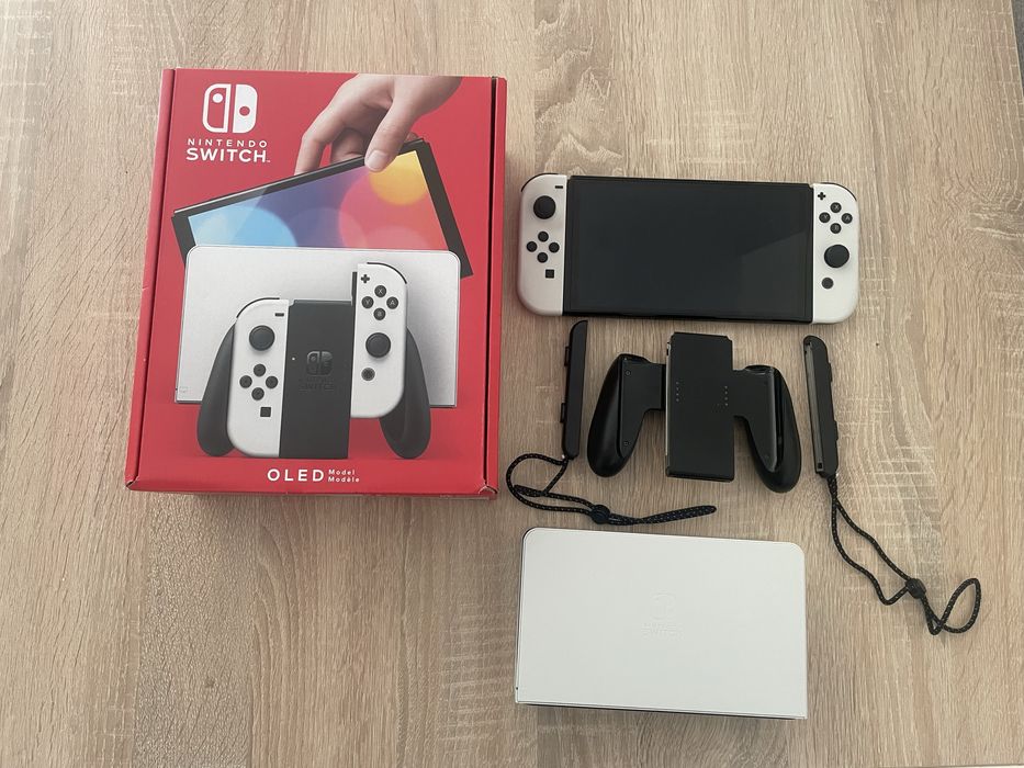 Nintendo Switch OLED – stan jak nowy, używana tylko miesiąc + komplet