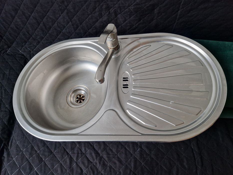 Zlew kuchenny z kranem