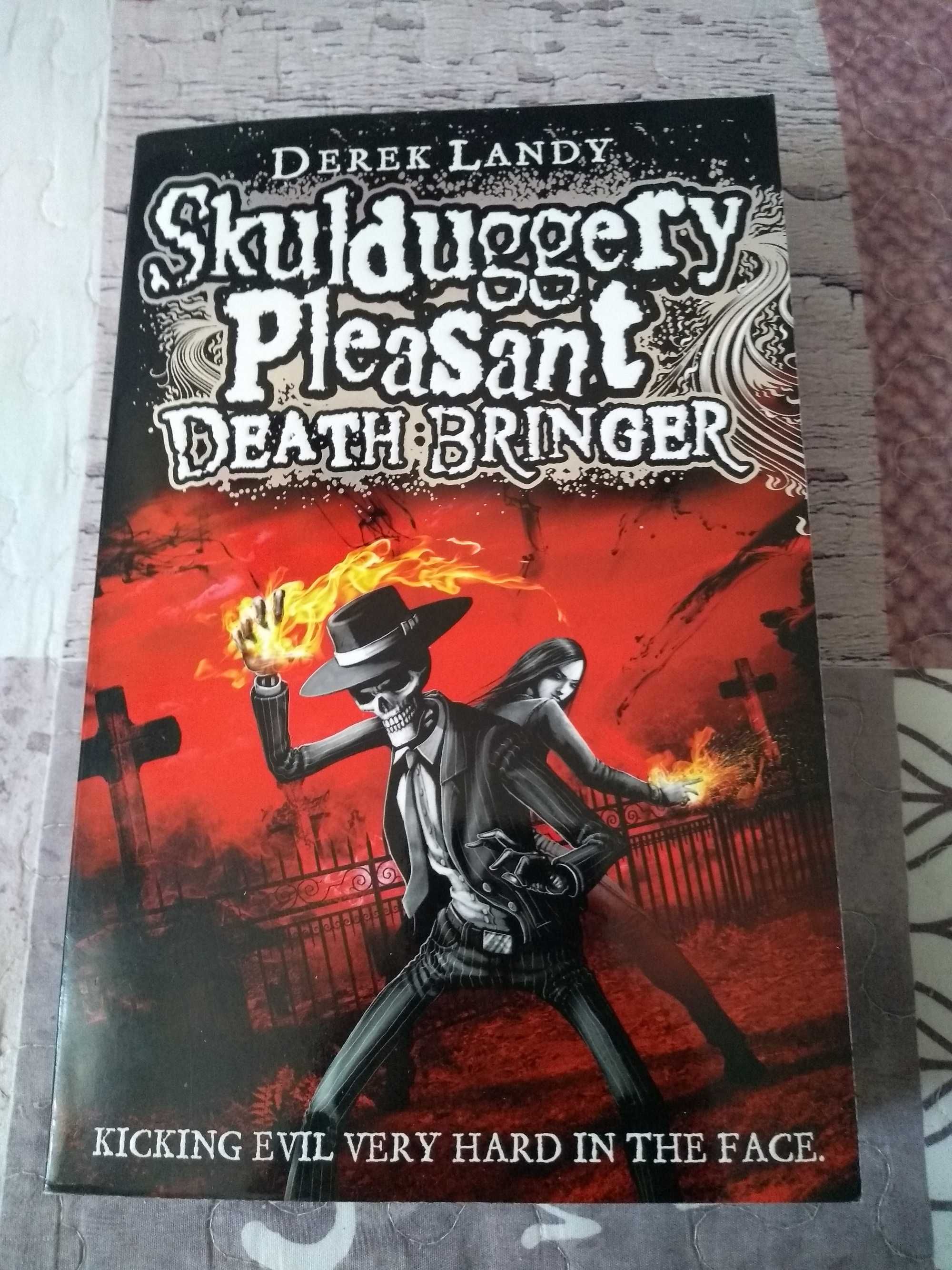 Książka po angielsku Skulduggery Pleasant Death Bringer, Derek Landy