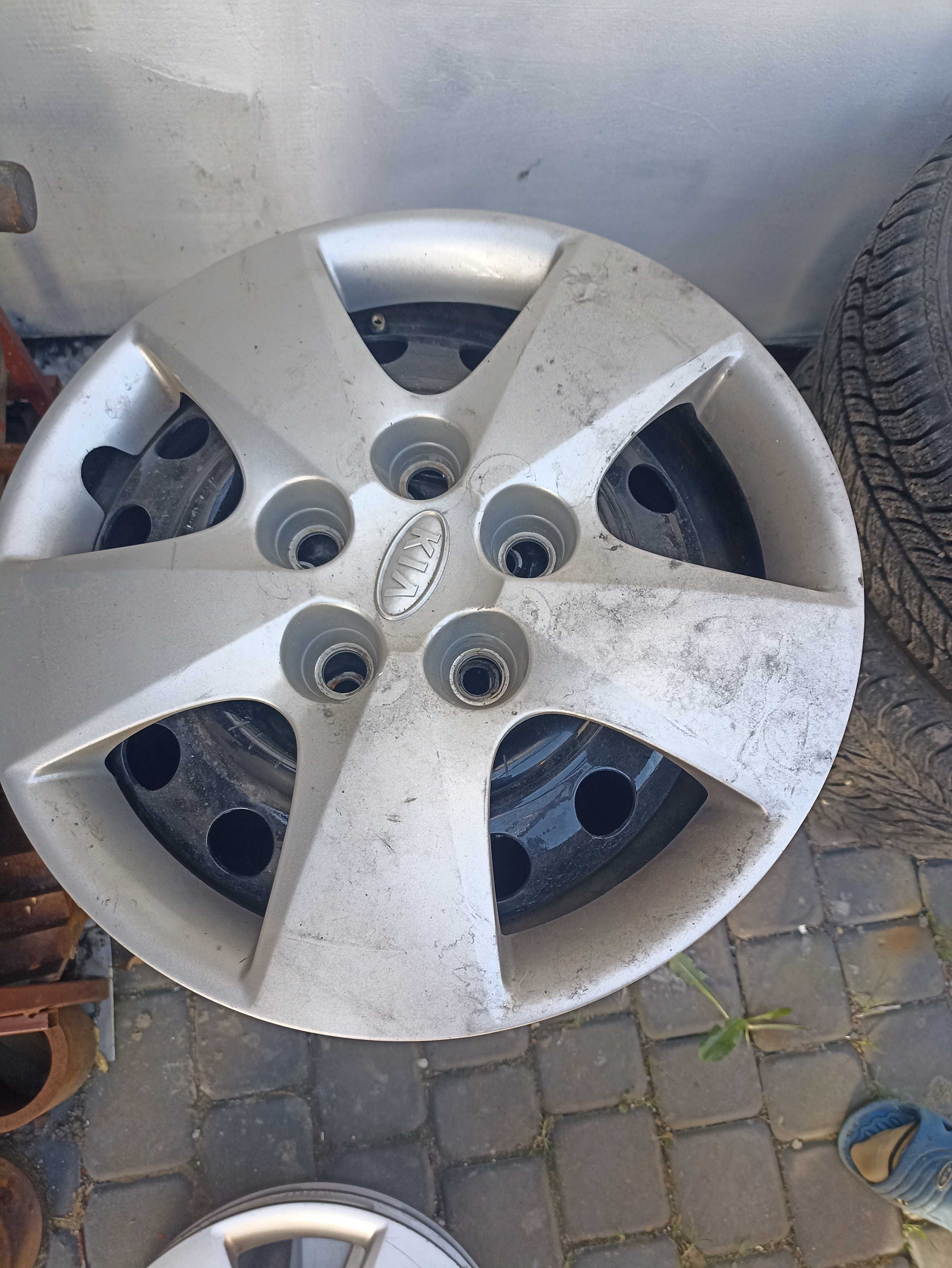 Felga stalowa 5x114,3 wraz z kołpakami kia