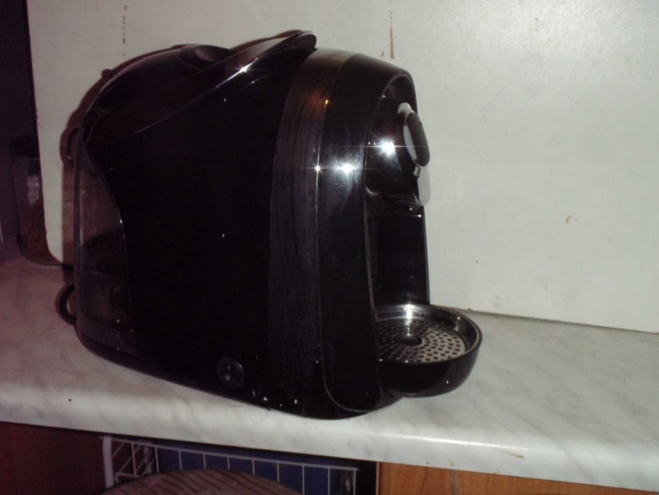 Ekspres Tchibo na kapsułki Cafissimo - czarny , sprawny, kompletny