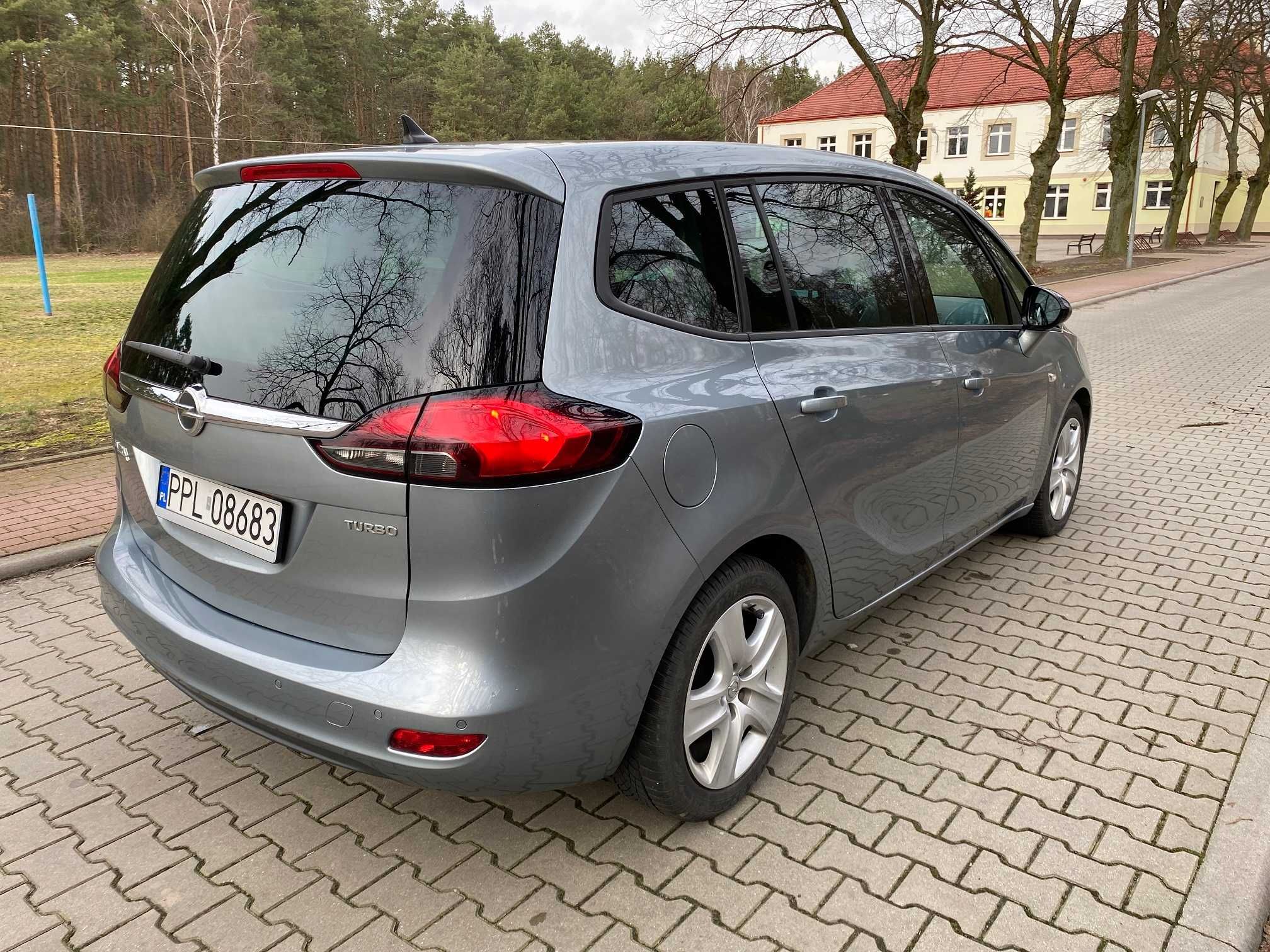 Opel Zafira Full