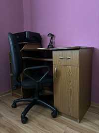 Biurko z krzesłem obrotowym