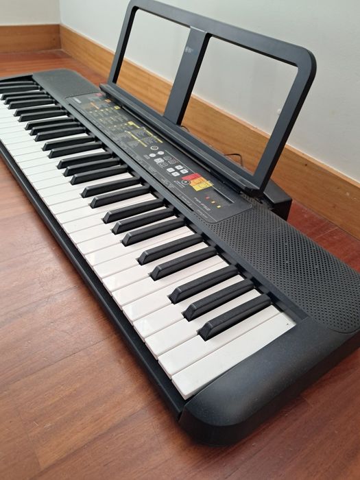 Teclado Yamaha PSR-F52 (piano)