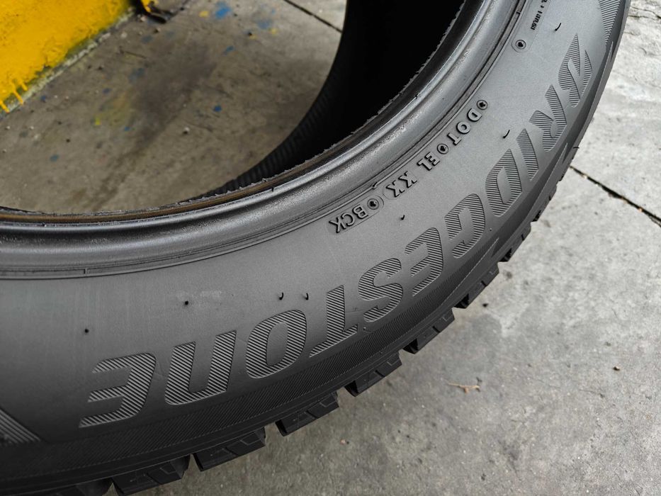 Bridgestone Blizzak DM-V2 зимові шини R20 275 55 як нові