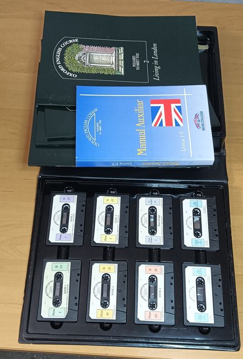 Curso de inglês em cassete e DVD.