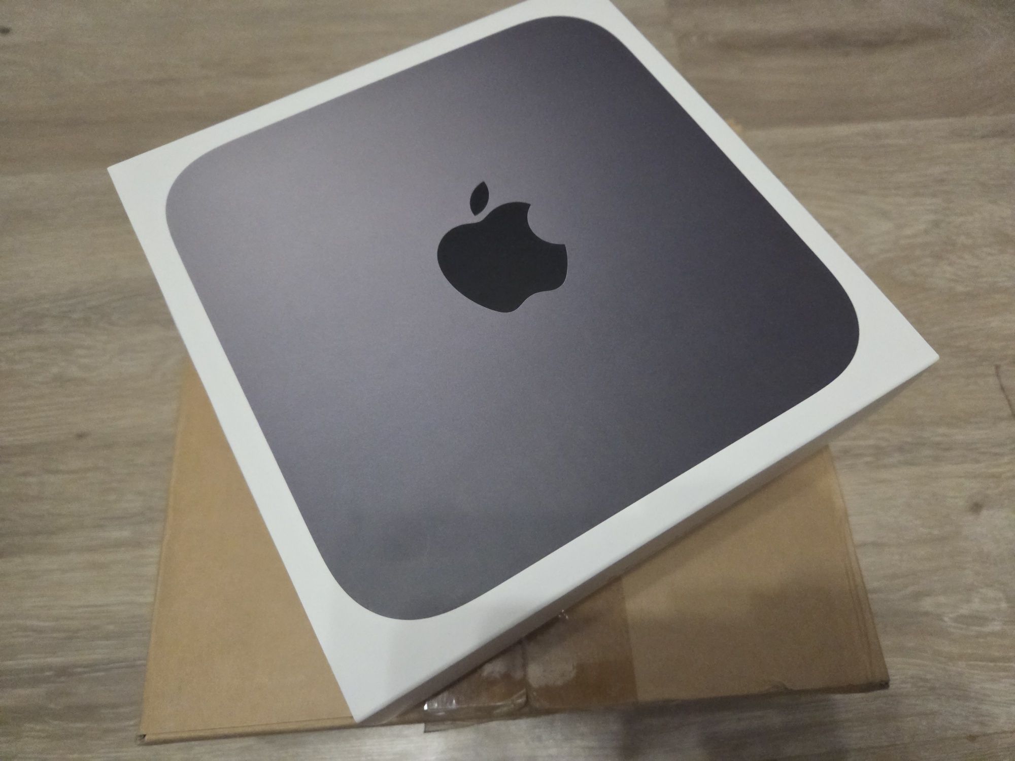 Apple Mac mini + magic keyboard, magic mouse.  Jak nowy.