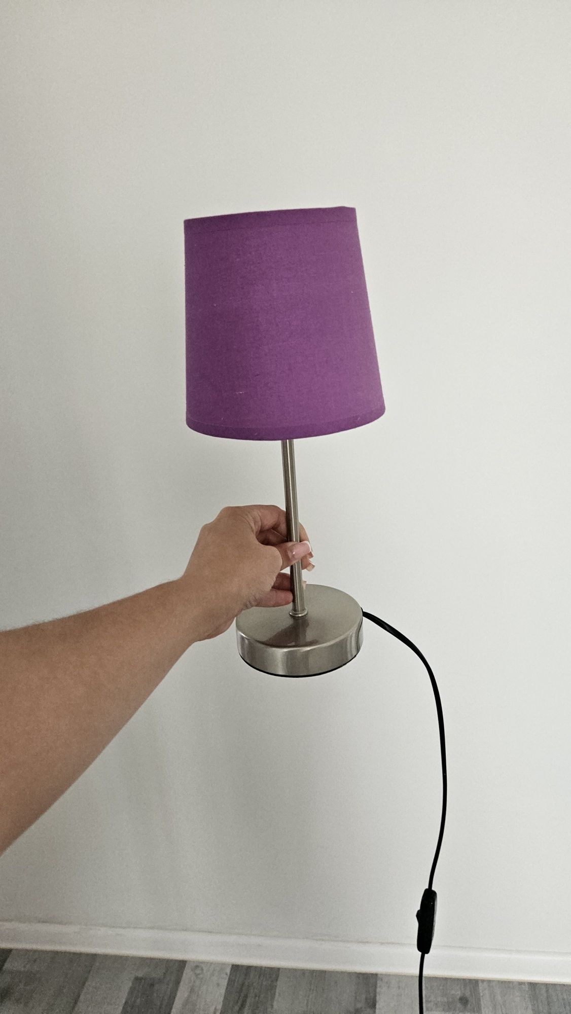 Lampka fioletowa sprawna dla dziewczynki