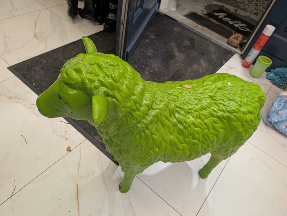 Owaca figura ogrodowa, rzeźba.