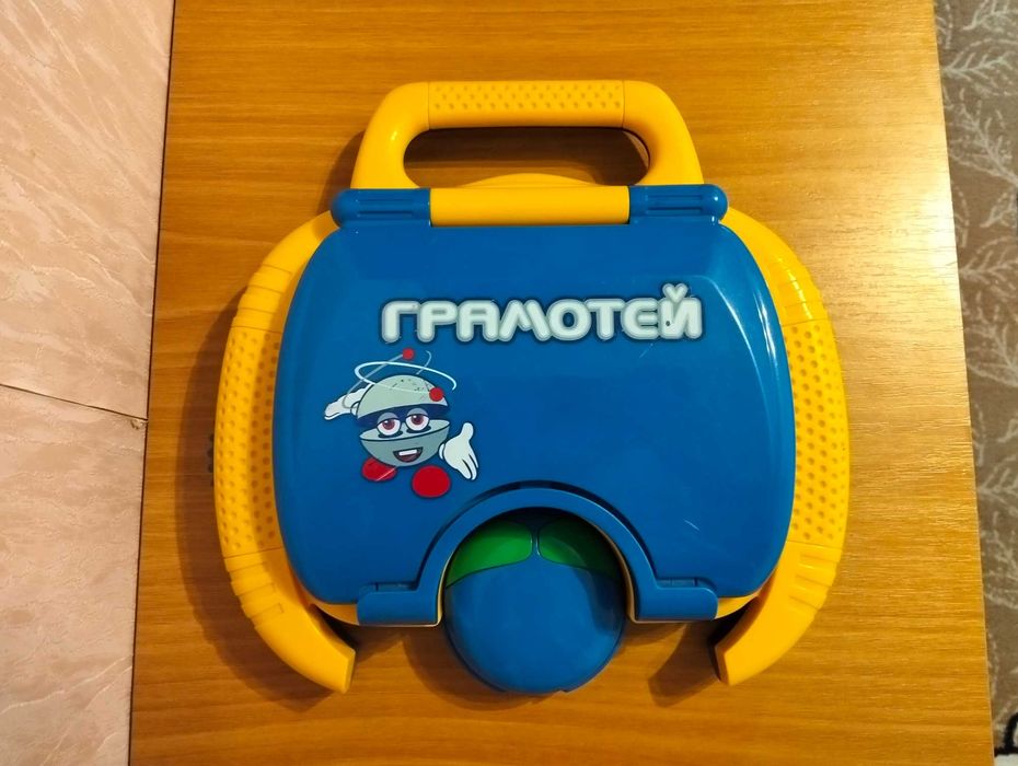 Ноутбук компьютер Грамотей английский и русский языки. 55 программ