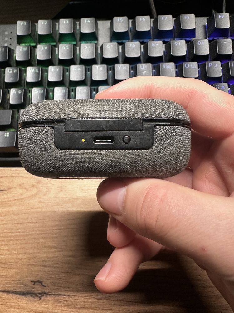 Оригінальний кейс Sennheiser MOMENTUM True Wireless 2